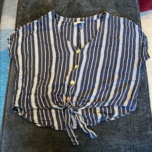 Universal Thread Blue and White Short Sleeve Crop Blouse